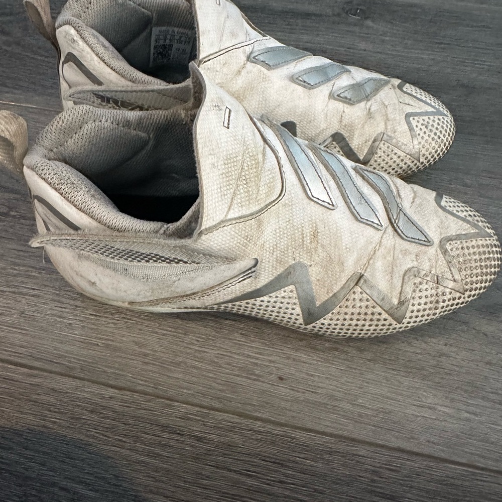adidas Kids football cleats in White and Gray